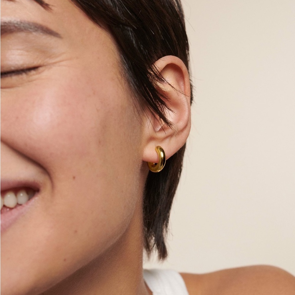 Essential Click Huggie Earrings